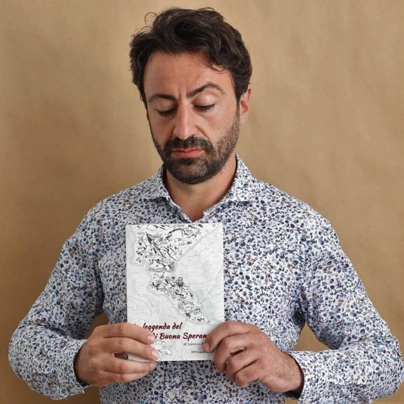 Martedì 17 agosto Casa Simoni ospita Lorenzo Allegrini, che presenta il suo secondo libro “La leggenda del Capo di Buona Speranza”